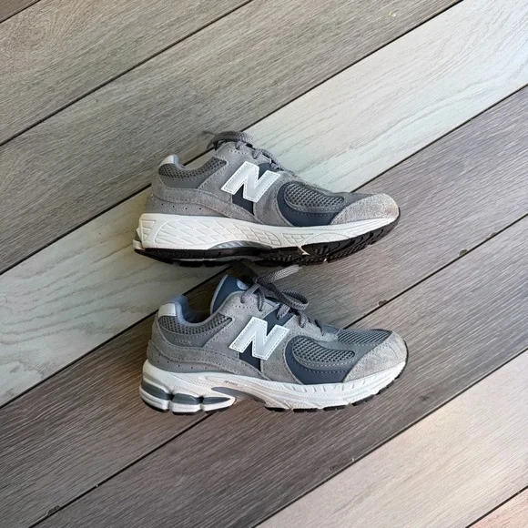 New Balance 2002R Big Kids Shoes - Picture 3 of 7